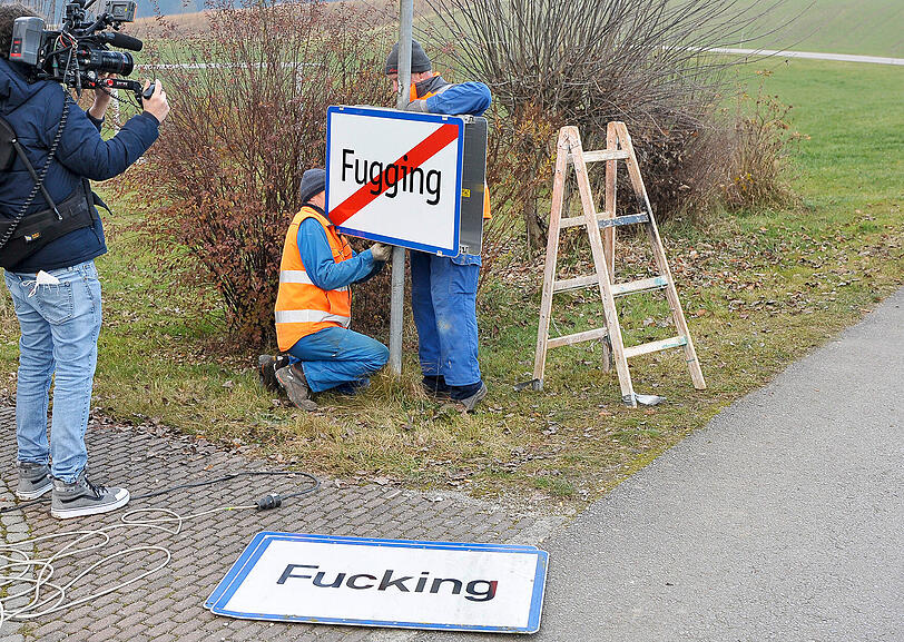 In &Ouml;sterreich hat man den Ort Fucking in Fugging umbenannt.