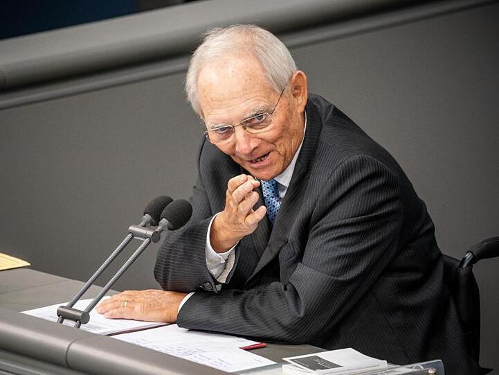 Bundestagspräsident Wolfgang Schäuble (CDU) spricht im Bundestag. Foto: Michael Kappeler/dpa/Archivbild