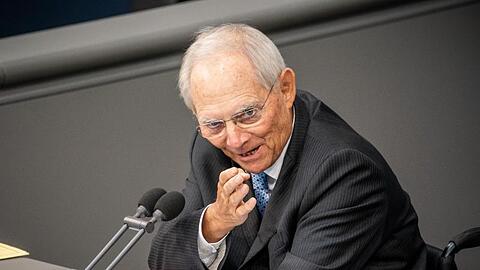 Bundestagspräsident Wolfgang Schäuble (CDU) spricht im Bundestag. Foto: Michael Kappeler/dpa/Archivbild