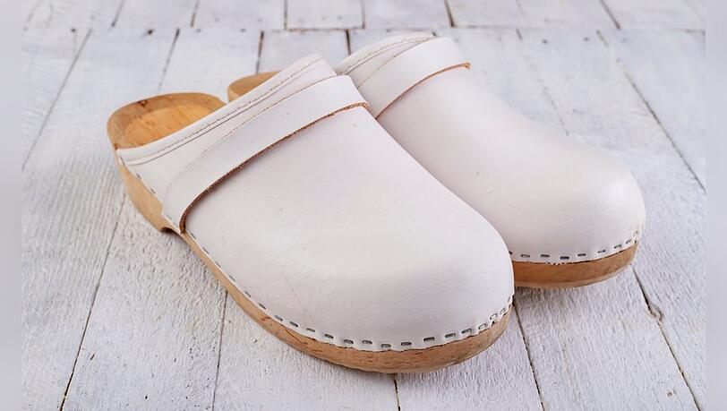 Clogs kehren in dieser Frühlings- und Sommer-Saison dank Hermès und Co. zurück auf die Mode-Bühne.