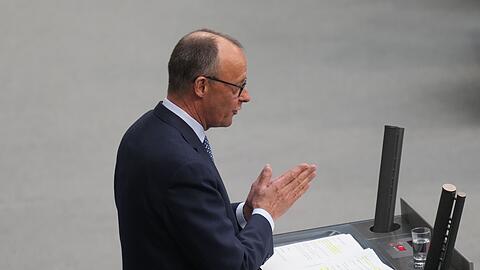 Für CDU-Chef Friedrich Merz geht es um viel. Bleiben ihm die gewünschten milliardenschweren Kredite verwehrt, wird das Regieren schwierig, wenn es dann überhaupt dazu kommt. (Archivfoto)