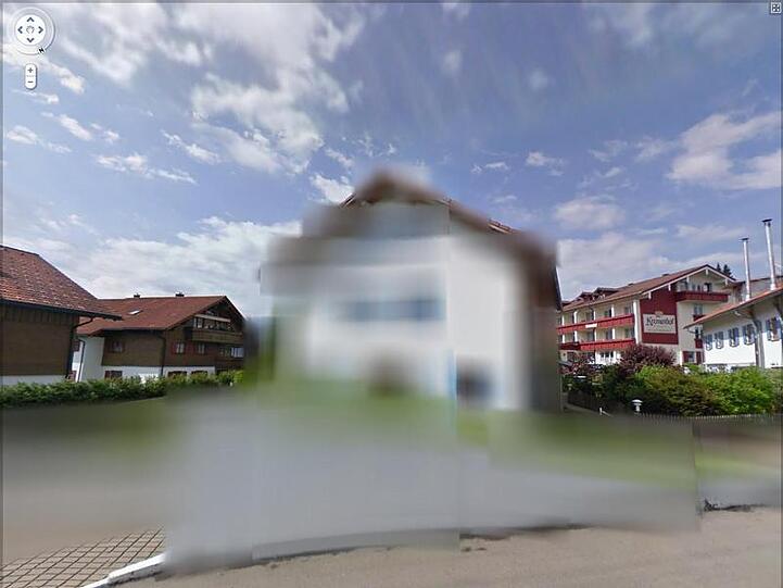 Dieses Haus in Oberstaufen wurde bei Google unkenntlich gemacht
