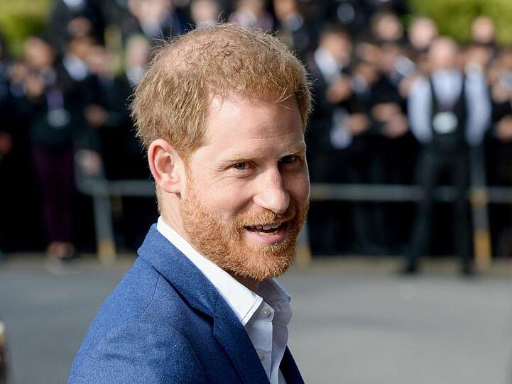 Der britische Prinz Harry zeigt sich beeindruckt von der Aktion eines fast 100-jährigen Briten.
