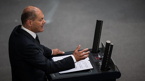 Bundeskanzler Olaf Scholz (SPD) spricht bei einer Regierungserklärung zu den bevorstehenden Gipfeltreffen von EU, G7 und Nato.