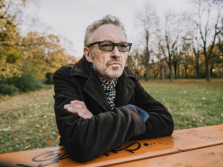 Nicht identisch mit seinen Figuren, aber vielleicht verwandt: Josef Hader.