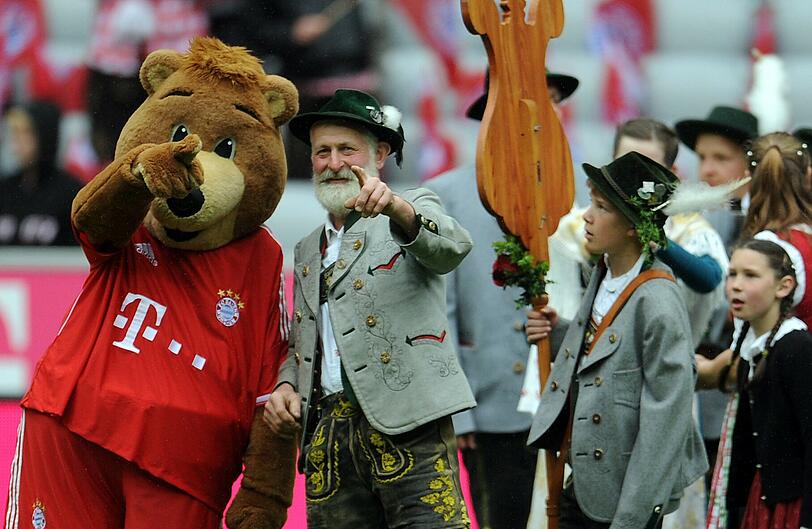 Einstimmung auf die bayerische Meisterfeier vor dem Spiel gegen den FC Augsburg.