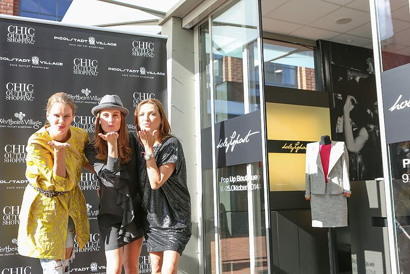 Monica Ivancan, Designerin Jelena Hofmann (holyGhost) und Simone Ballack.