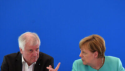 Horst Seehofer könnte 2017 im Duell ums Kanzleramt gegen Angela Merkel antreten. Horst Seehofer könnte 2017 im Duell ums Kanzleramt gegen Angela Merkel antreten.