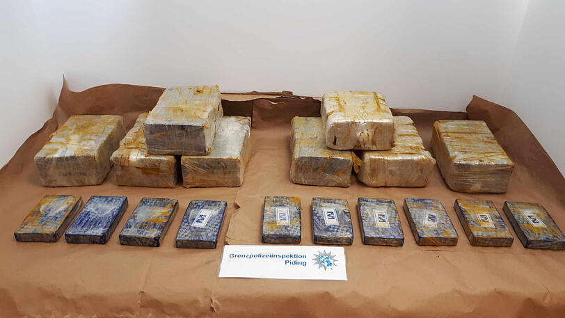 Der große Drogenfund, den die Beamten im kontrollierten Auto gemacht haben: Rund 45 Kilogramm Heroin.
