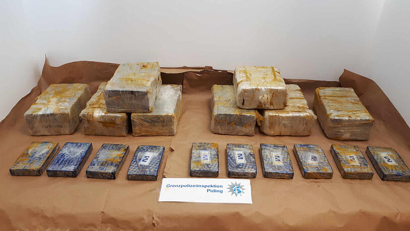Der große Drogenfund, den die Beamten im kontrollierten Auto gemacht haben: Rund 45 Kilogramm Heroin. Der große Drogenfund, den die Beamten im kontrollierten Auto gemacht haben: Rund 45 Kilogramm Heroin.