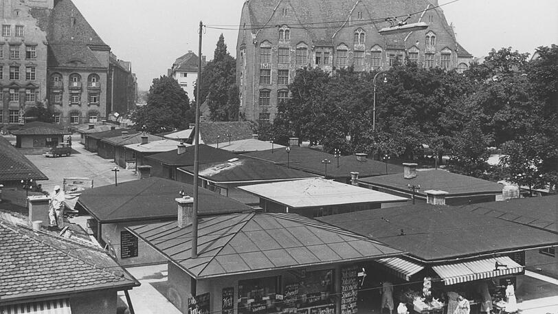 Nach dem Krieg baut man die Häuser in Stein.