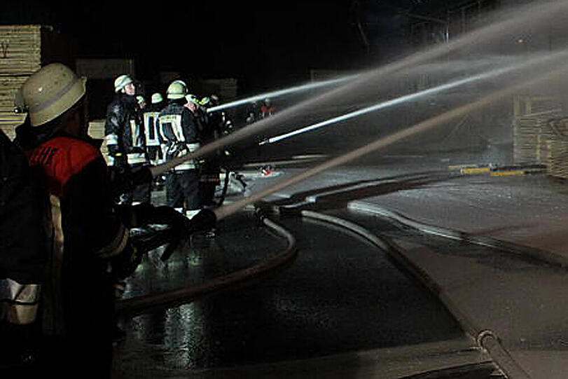 Die Flammen-Hölle im Sägewerk - weiter Bilder zum Durchklicken