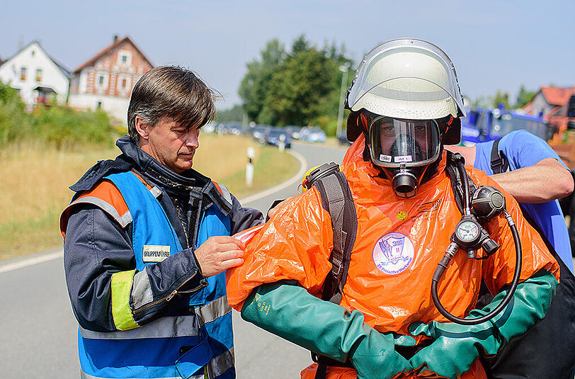 Ganz schön was los im oberfränkischen Engelmannsreuth. Die Bilder nach dem Flugzeugabsturz am Dienstag