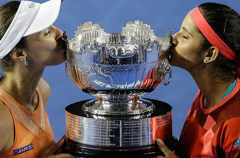 Für Hingis (links) und Mirza ist es der dritte Grand-Slam-Titel in Folge.