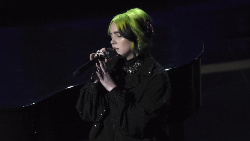 Billie Eilish auf der Oscar-Bühne. Billie Eilish auf der Oscar-Bühne.