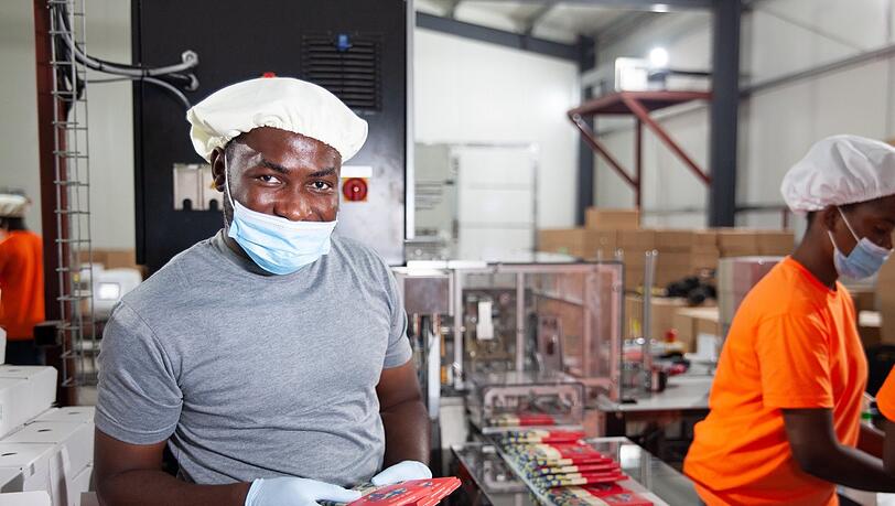 Michael Marmon-Halm managt die Fabrik in Ghana. Michael Marmon-Halm managt die Fabrik in Ghana.
