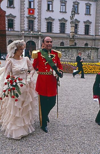 Gloria von Thurn und Taxis (damals 20)  trägt das Diadem bei ihrer Hochzeit mit Johannes Fürst von Thurn und Taxis (damals 54) im Jahr 1980.