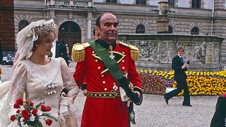 Gloria von Thurn und Taxis (damals 20)  trägt das Diadem bei ihrer Hochzeit mit Johannes Fürst von Thurn und Taxis (damals 54) im Jahr 1980.
