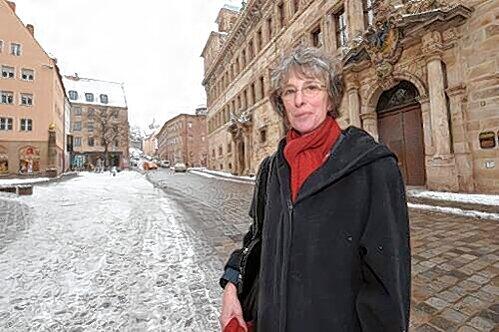 Die gebürtige Kölnerin Claudia Maué lebt seit 1978 in Nürnberg und hat &bdquo;es nie bereut&ldquo; hierher gezogen zu sein. Jetzt wurde die studierte Kunsthistorikerin zur Stadtheimatpflegerin ernannt.