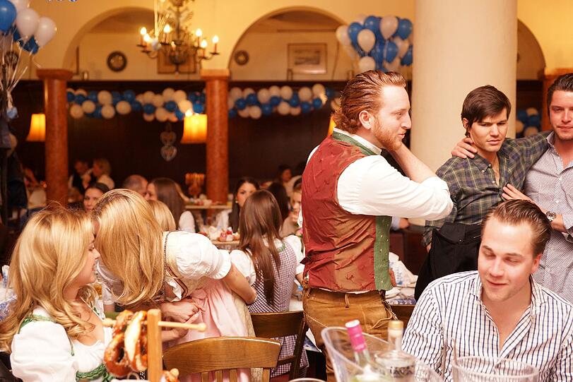 Wiesn-Halbzeit: Immer wenn es noch knapp ein halbes Jahr bis zum Oktoberfest ist, feiern die Münchner im Franziskaner. Die Bilder vom sexy Wiesn-Warm-up.