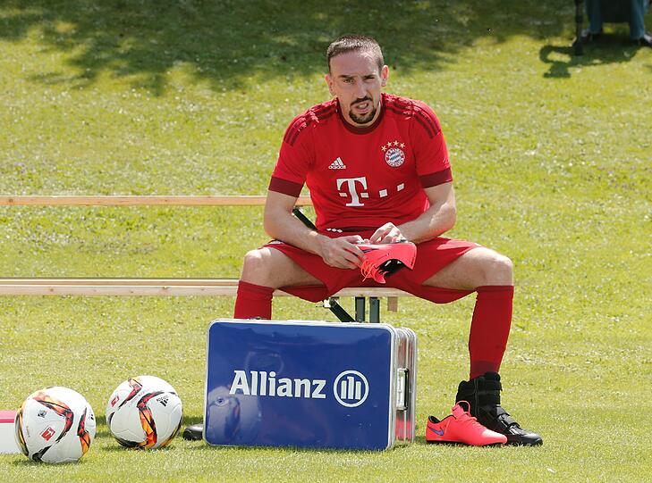 Franck Ribéry wartet auf seinen Einsatz.