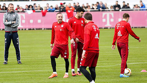 Trotz der Länderspielpause ist beim Montagstraining des FC Bayern jede Menge internationale Erfahrung am Start. Alles in allem kommen die Protagonisten auf weit über 300 Länderspieleinsätze.