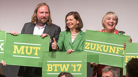 Gute Laune trotz schlechter Umfragewerte: Die bundesweite Spitzenkandidatin der Grünen, Katrin Göring-Eckardt (m), und die bayerischen Spitzenkandidaten Claudia Rot und Anton Hofreiter gestern in Nürnberg.