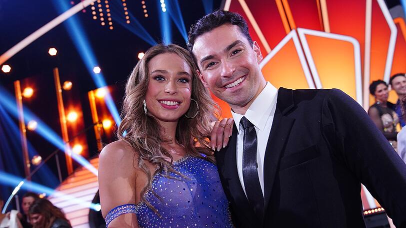 Loiza Lamers tanzt mit Andrzej Cibis.