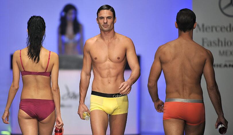 Gaaanz viel nackte Haut präsentieren die Models derzeit bei der Fashion Week in Mexiko-City.