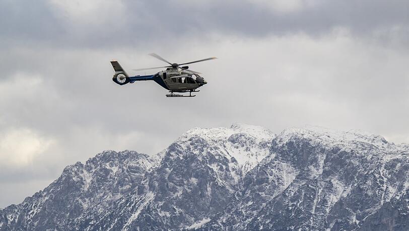 Ein Polizeihubschrauber auf einer Aufnahme aus dem Jahr 2021. Neue Modelle sollen kommen. Gespart werden muss aber an anderer Stelle.
