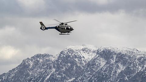 Ein Polizeihubschrauber auf einer Aufnahme aus dem Jahr 2021. Neue Modelle sollen kommen. Gespart werden muss aber an anderer Stelle.