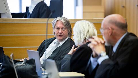 Im Strafprozess gegen vier Angeklagte im VW-Abgasskandal werden in diesen Tagen die Plädoyers der Verteidigung gehalten. (Archivbild)