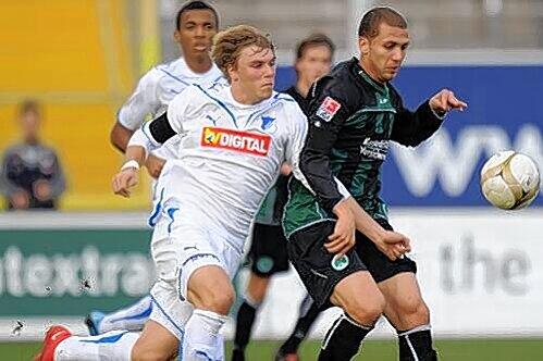 Traf im Test gegen die TSG Hoffenheim: Greuther  Fürths Stürmer Dani Schahin (r.) konnte am Freitag  mal wieder ein  Erfolgserlebnis verbuchen.