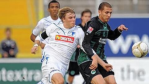 Traf im Test gegen die TSG Hoffenheim: Greuther  Fürths Stürmer Dani Schahin (r.) konnte am Freitag  mal wieder ein  Erfolgserlebnis verbuchen.