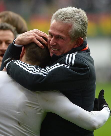 So ausgelassen feiern die Bayern-Spieler den Meistertitel. Die schönsten Jubel-Bilder!