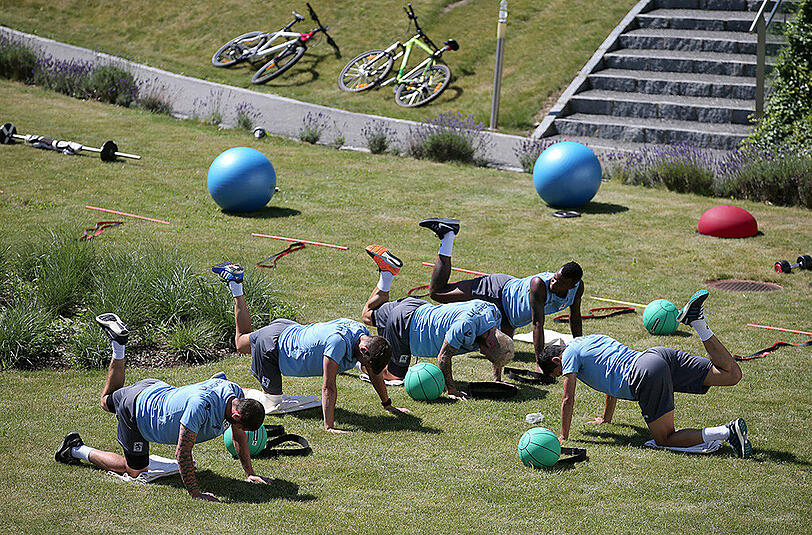 Sehenswert: Aktive und passive Erholung an Tag vier im Trainingslager des TSV 1860 in Bad Waltersdorf. Die Bilder.