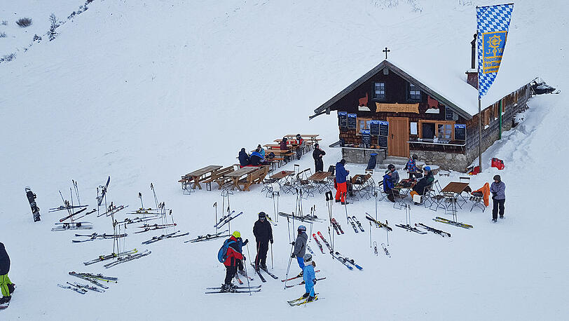 Wer im Brauneck nichts zum Apres-Ski findet ist entweder schon betrunken, oder sieht vor lauter Hütten die Bar nicht.v