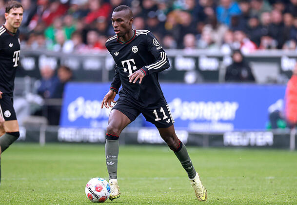 Bisher kein Faktor im Spiel des FC Bayern: Nicolas Jackson. Bisher kein Faktor im Spiel des FC Bayern: Nicolas Jackson.