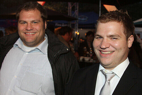 Die Junior-Chefs unter sich: Dominik (li.) und Alexander Beck genossen den Klassik-Abend.