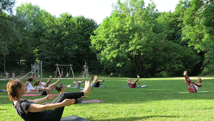 Bauchspannung! Wer sagt, dass Yoga nicht anstrengend ist, irrt! Bauchspannung! Wer sagt, dass Yoga nicht anstrengend ist, irrt!