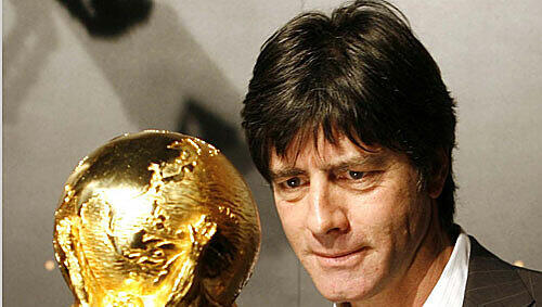 Gespannt auf die Gruppengegner, die am Fraitag gelost werden: Bundestrainer Joachim Löw. Gespannt auf die Gruppengegner, die am Fraitag gelost werden: Bundestrainer Joachim Löw.