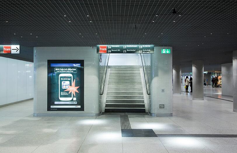 So könnte es im Zwischengeschoss des Münchner Hauptbahnhofs in der Lichtwoche aussehen.