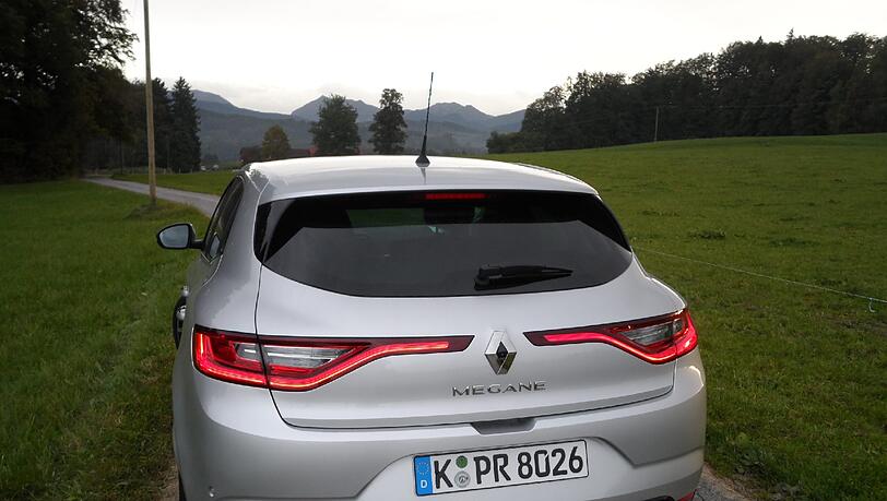 Ganz schön groß für einen Kompakten: Der Renault Mégane ist immerhin 1,81 Meter breit und 1,44 Meter hoch. Ganz schön groß für einen Kompakten: Der Renault Mégane ist immerhin 1,81 Meter breit und 1,44 Meter hoch.