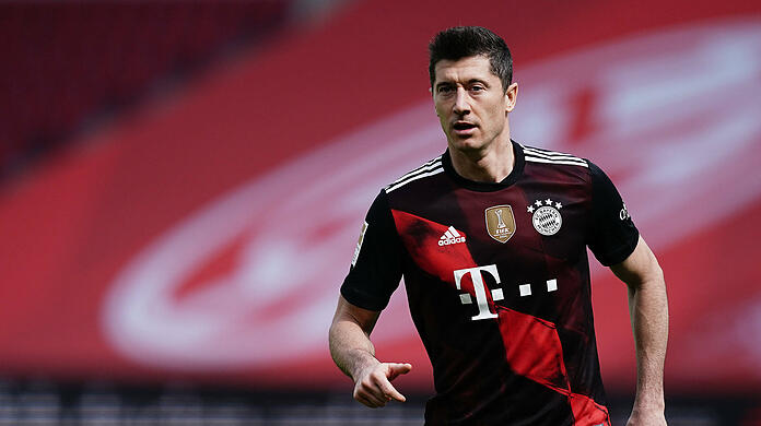 Bayern-Torjäger Robert Lewandowski wurde im Trainingslager der polnischen Nationalmannschaft gegen das Coronavirus geimpft.