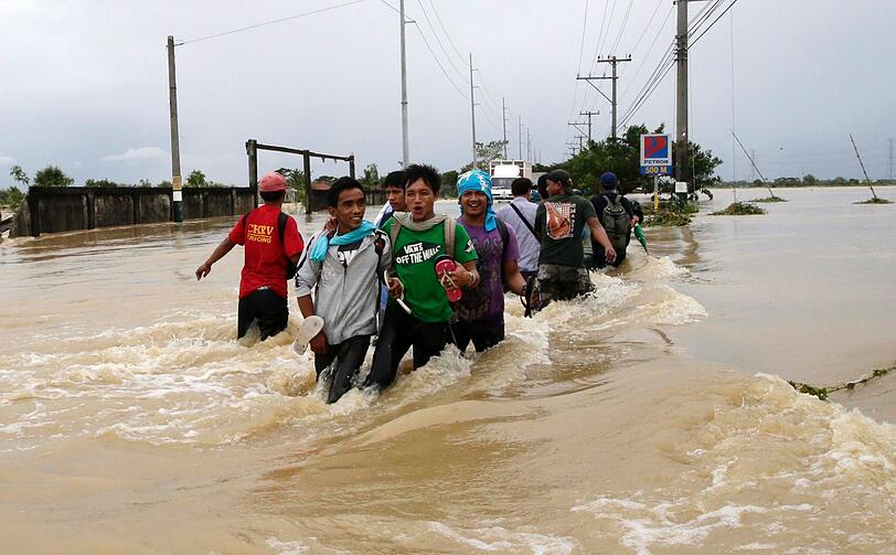 Taifun &bdquo;Nari&ldquo; auf den Philippinen schwere Schäden hinterlassen. Die Bilder.
