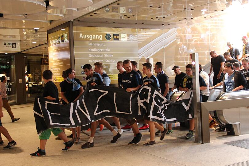 Der Protestmarsch der Fans des TSV 1860 gegen RB Leipzig: Die Bilder.
