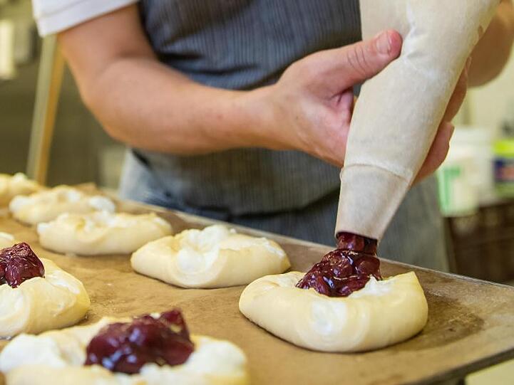 Nach Angaben des Zentralverbandes des Deutschen Handwerks (ZDH) gab es im vergangenen Jahr 3184 Konditoreien in Deutschland. Zehn Jahre zuvor waren nur 3018 Betriebe registriert.