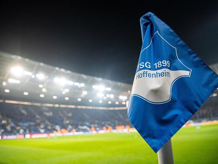 Der Teamarzt von der TSG 1899 Hoffenheim weiß, dass bei einer Team-Quarantäne die Saison definitiv beendet ist.