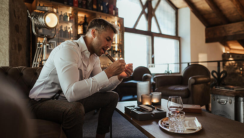 Wählen sie aus der außergewöhnlichen Vielfalt an Zigarren – Whisky & Gin, Entscheidend ist der eigene Geschmack. Wählen sie aus der außergewöhnlichen Vielfalt an Zigarren – Whisky & Gin, Entscheidend ist der eigene Geschmack.