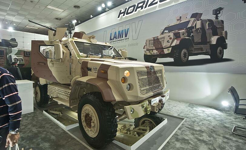 Defence Expo 2014: Die irren Bilder von der Waffen-Messe in Indien
